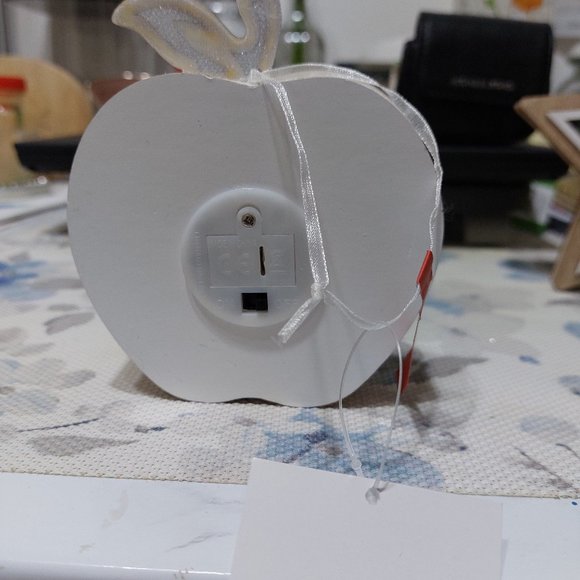 NEW YORK BIG APPLE LED ORNAMENT PRETTY FESTIVE ORNAMENT - Picture 6 of 8